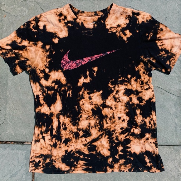 Bleached Nike Graphic T-shirt - Picture 1 of 3